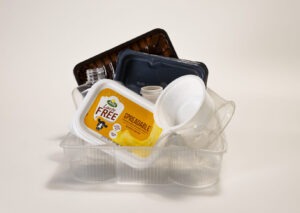 plastic pots, tubs and trays